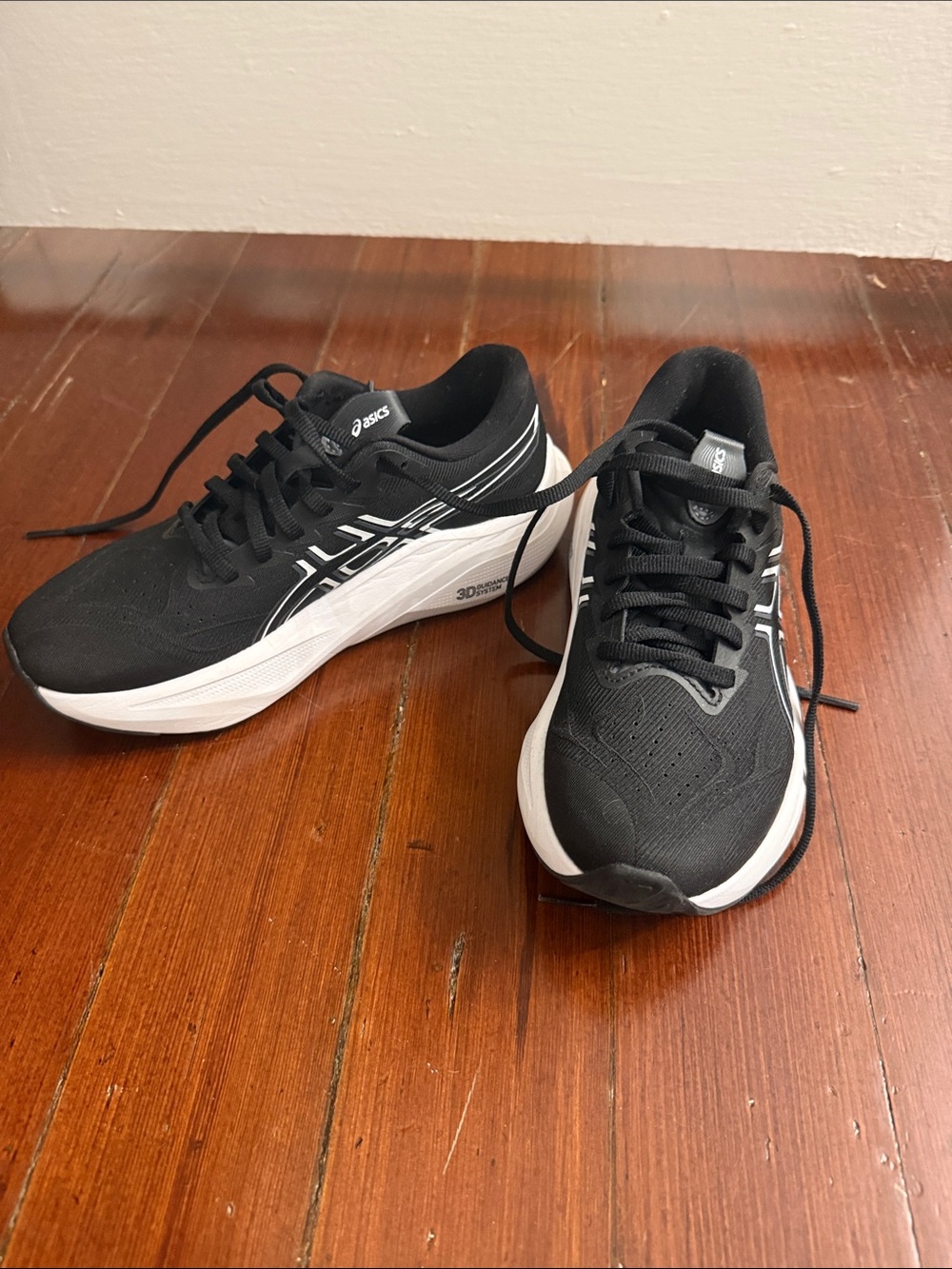 Asics Black & White Athletic Running Shoes narrow 5.5